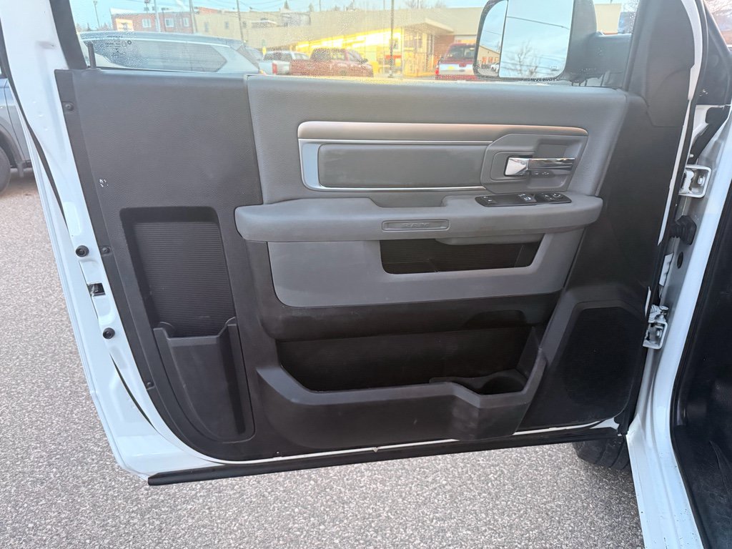 Used 2015 RAM 2500 SLT w/ Luxury Group RWD image 9