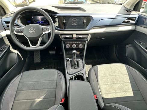 Used 2023 Volkswagen Taos SE w/ Panoramic Sunroof Package FWD image 21