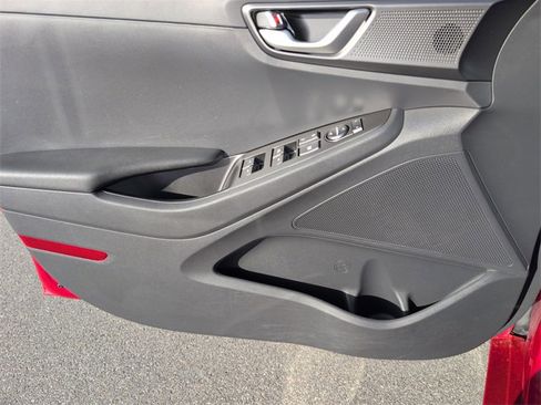 Used 2022 Hyundai Ioniq SE image 15