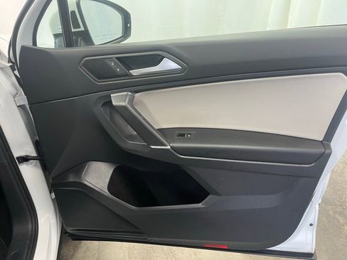 Certified 2020 Volkswagen Tiguan SE image 12