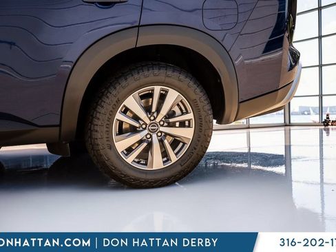 Used 2023 Nissan Pathfinder SL AWD/4WD image 38