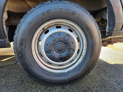 Used 2018 Ford Transit 250 Medium Roof w/Sliding Side Doo image 8