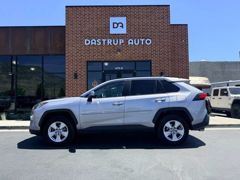 Used 2021 Toyota RAV4 XLE AWD/4WD image 5