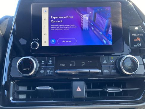 Used 2023 Toyota Highlander L image 29