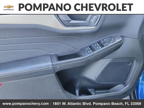 Used 2022 Ford Escape SE w/ SE Sport Appearance Package image 20