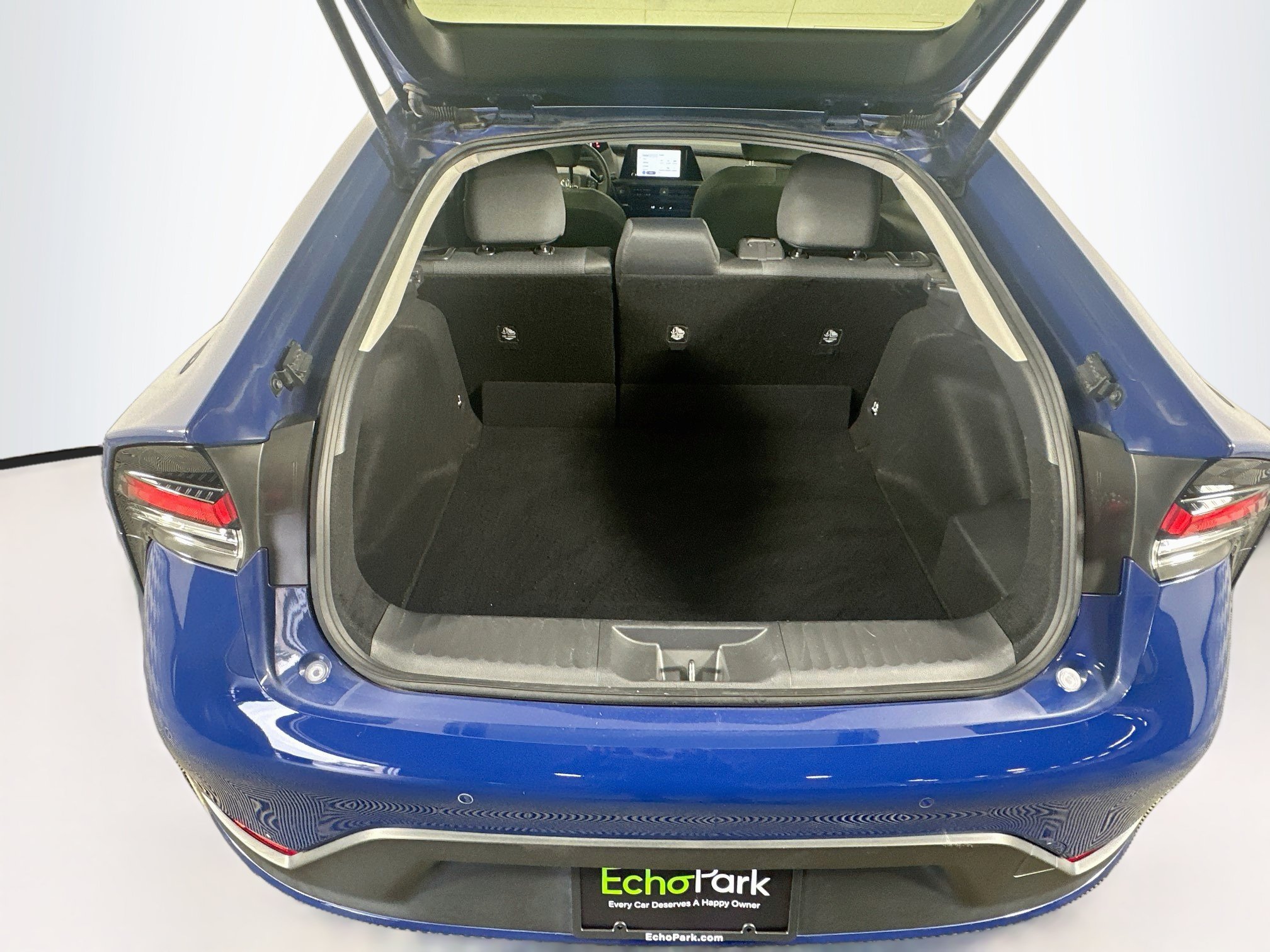 Used 2024 Toyota Prius LE FWD image 27