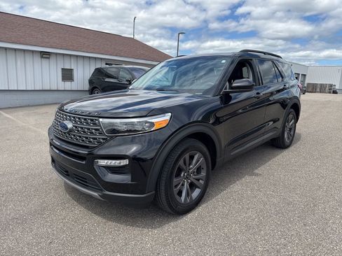 Used 2024 Ford Explorer XLT w/ Equipment Group 202A AWD/4WD image 1