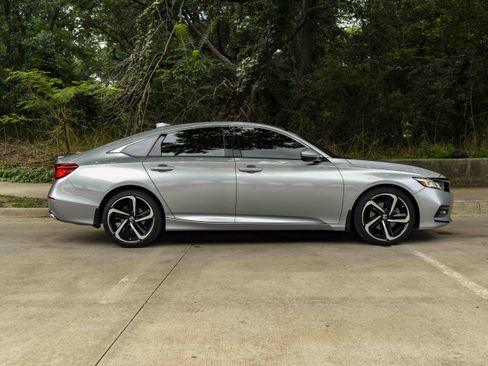 Used 2019 Honda Accord Sport image 10