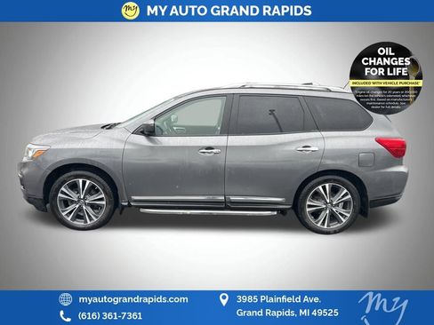 Used 2018 Nissan Pathfinder Platinum w/ Cargo Package AWD/4WD image 3