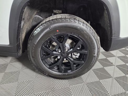 New 2026 Jeep Grand Cherokee Altitude RWD image 17