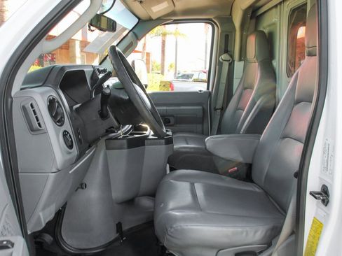 Used 2018 Ford E-350 and Econoline 350 Super Duty w/ Power Windows & Locks Group image 17