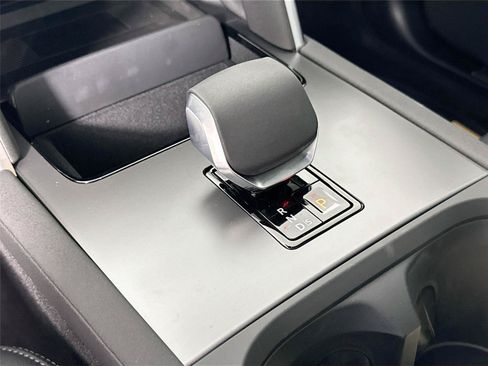 Certified 2025 Land Rover Discovery Sport Dynamic SE AWD/4WD image 8
