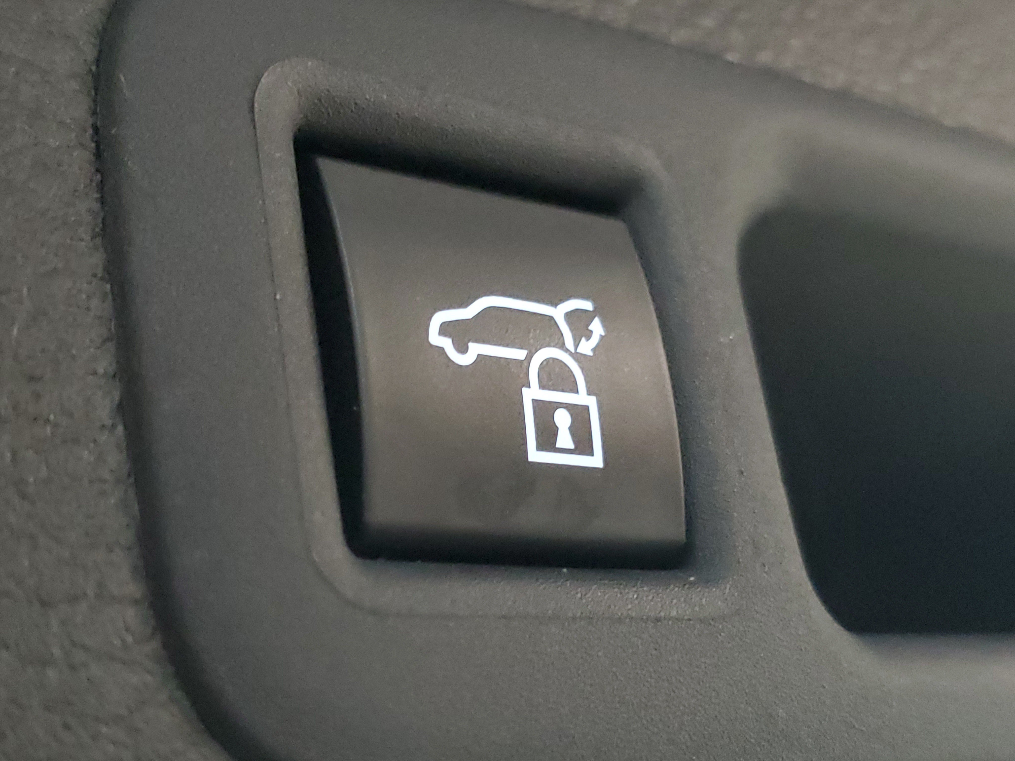 Certified 2025 Toyota Sienna XLE FWD image 12