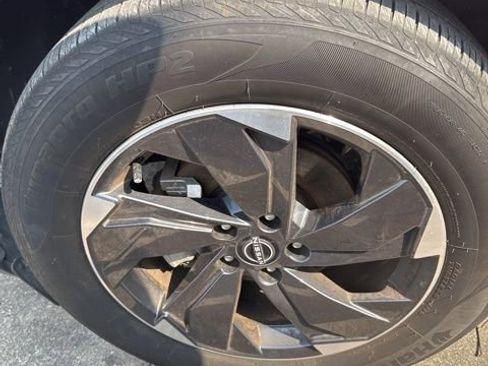 Used 2025 Nissan Rogue SV AWD/4WD image 26