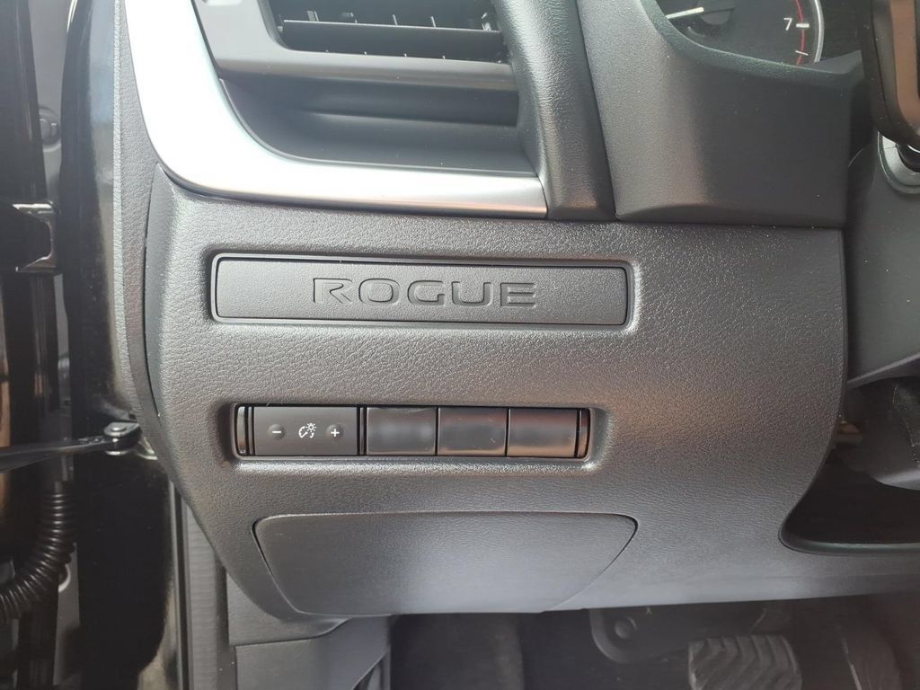 Used 2022 Nissan Rogue S AWD/4WD image 12