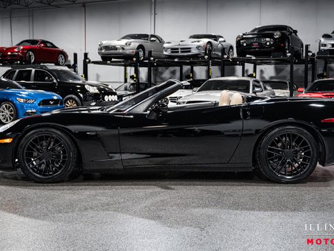 Used 2006 Chevrolet Corvette Convertible w/ Preferred Equipment Group image 2