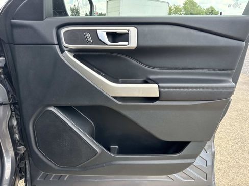 Used 2021 Ford Explorer XLT RWD image 13