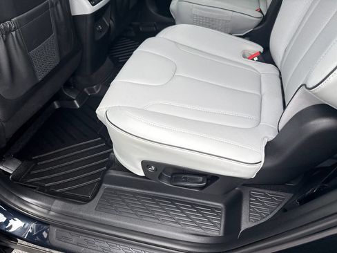 Certified 2024 Hyundai Palisade SEL AWD/4WD image 17
