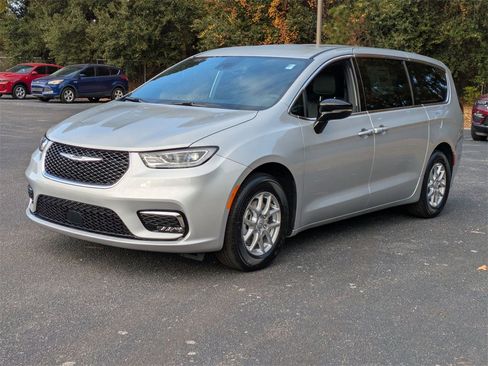 New 2026 Chrysler Pacifica Select image 7
