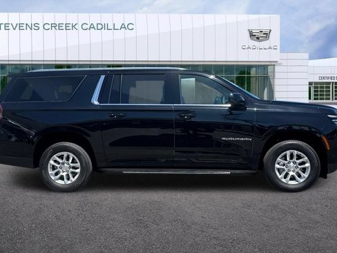 Used 2025 Chevrolet Suburban LT RWD image 2
