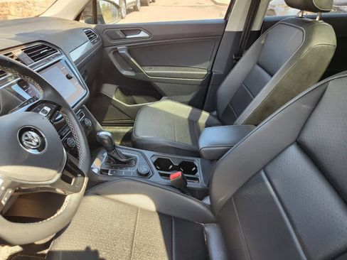 Used 2021 Volkswagen Tiguan SE w/ Panoramic Sunroof Package AWD/4WD image 11