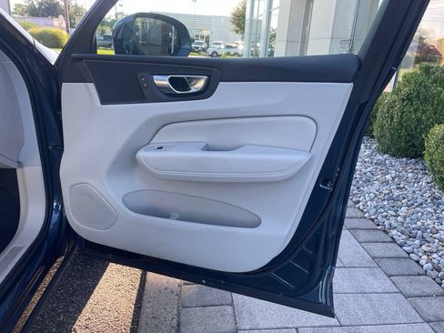 Used 2023 Volvo XC60 B5 Plus w/ Climate Package AWD/4WD image 15