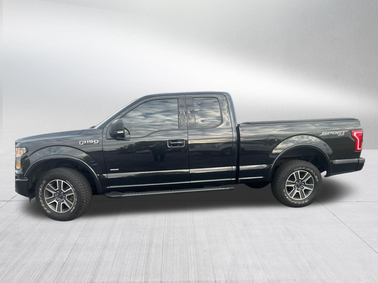 Used 2015 Ford F150 XLT w/ Equipment Group 301A Mid AWD/4WD image 4