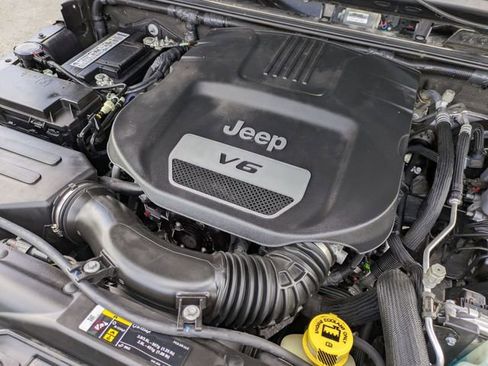Certified 2018 Jeep Wrangler Sport AWD/4WD image 23