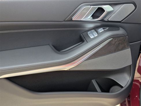 New 2025 BMW X7 xDrive40i w/ Premium Package image 13