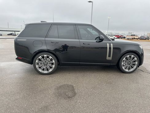 Used 2025 Land Rover Range Rover SE image 5