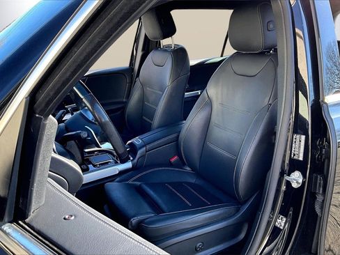 Used 2022 Mercedes-Benz GLB 35 AMG 4MATIC image 19