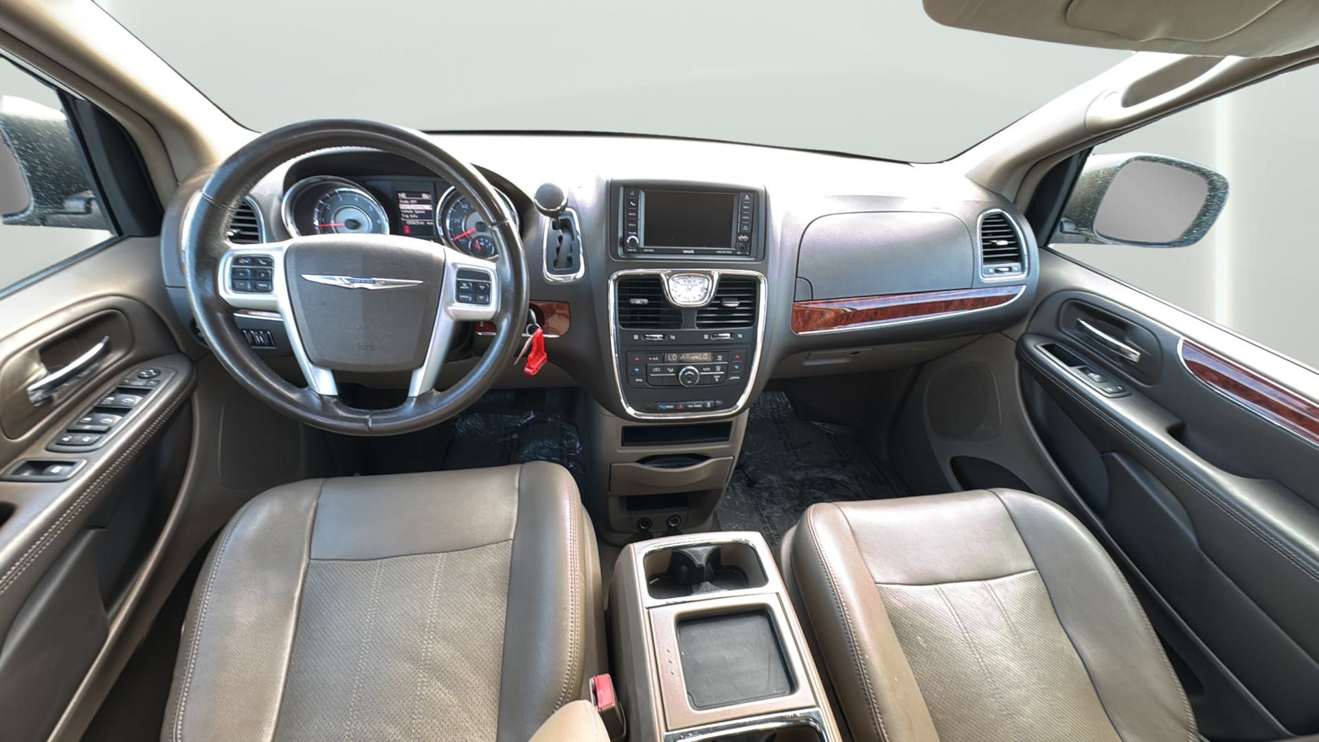 Used 2012 Chrysler Town & Country Touring w/ Entertainment Group #1 FWD image 31