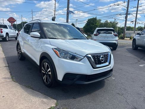 Used 2018 Nissan Kicks SV FWD image 5