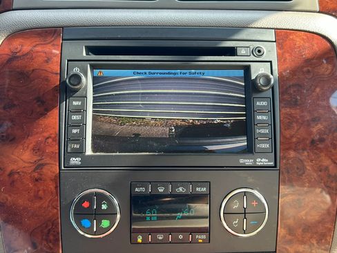 Used 2011 Chevrolet Tahoe LTZ AWD/4WD image 22