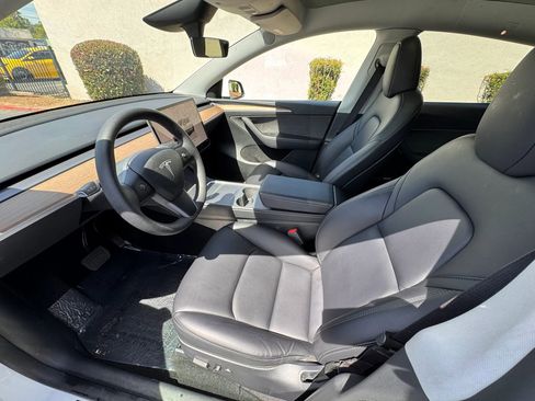 Used 2024 Tesla Model Y Long Range AWD/4WD image 10