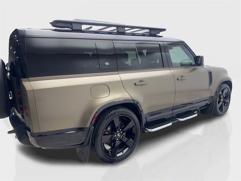 Used 2023 Land Rover Defender 130 X-Dynamic SE image 13