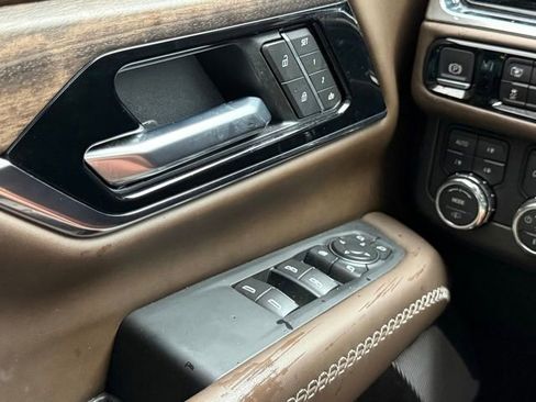 Used 2025 GMC Yukon Denali Ultimate AWD/4WD image 15