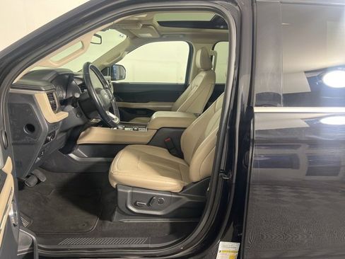 Used 2024 Ford Expedition Limited image 11