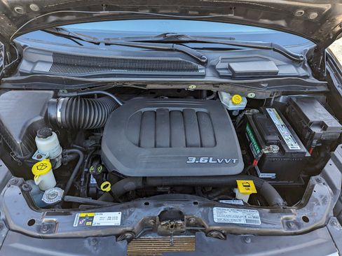 Used 2013 Chrysler Town & Country Touring image 26