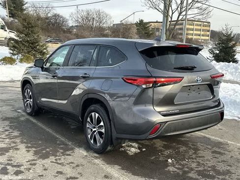 Used 2023 Toyota Highlander XLE image 32