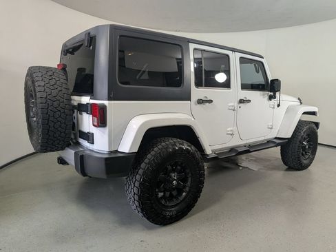 Used 2017 Jeep Wrangler Unlimited Sahara w/ Max Tow Package AWD/4WD image 7