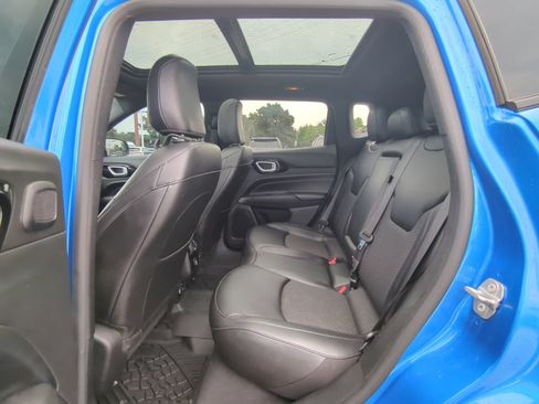 Used 2022 Jeep Compass Latitude w/ Sun and Sound Group AWD/4WD image 11