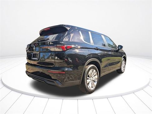 New 2025 Mitsubishi Outlander ES image 4