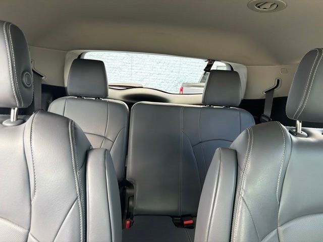 Used 2018 Buick Enclave Essence AWD/4WD image 27