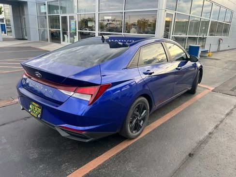 Used 2021 Hyundai Elantra SEL w/ Convenience Package FWD image 5