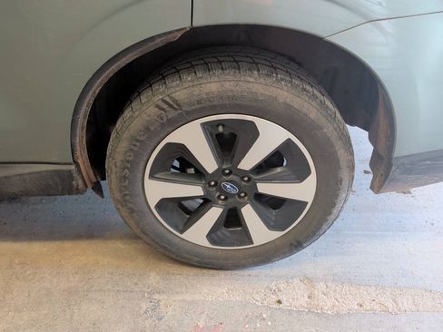 Used 2017 Subaru Forester 2.5i Premium w/ All-Weather Package AWD/4WD image 10