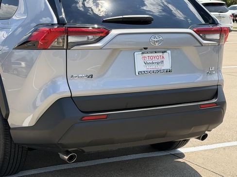 Used 2025 Toyota RAV4 LE AWD/4WD image 6