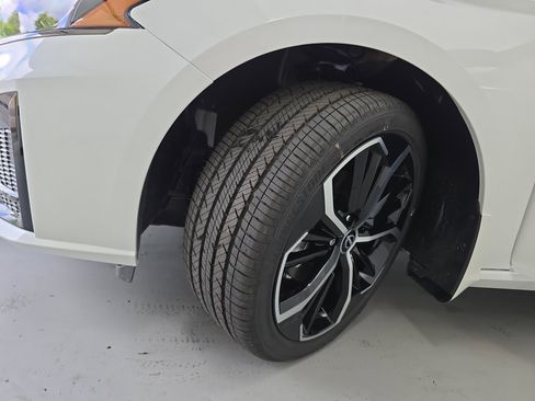 New 2025 Nissan Altima 2.5 SR image 30