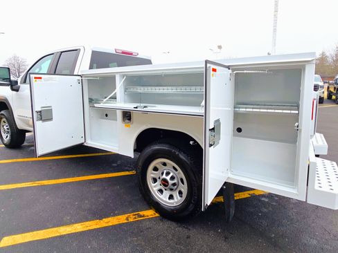 New 2025 GMC Sierra 3500 Pro w/ Convenience Package image 7