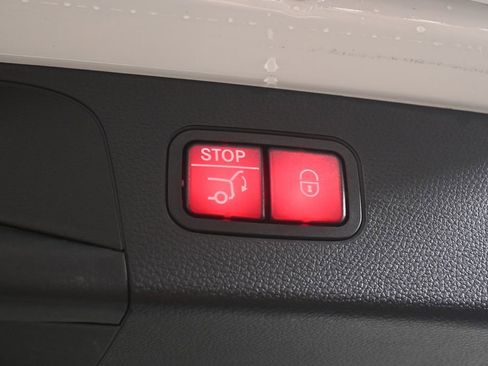 Used 2020 Mercedes-Benz GLC 300 4MATIC image 39